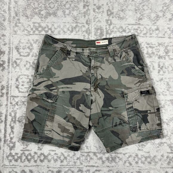 Wrangler Other - Wrangler Shorts Men Green Camo Cargo Pockets Relaxed Stretch Utility Y2K Size 34